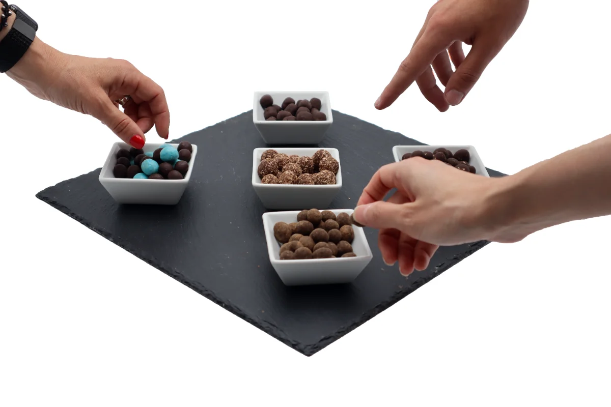 1760867376128-DrageiasChocolate.webp
